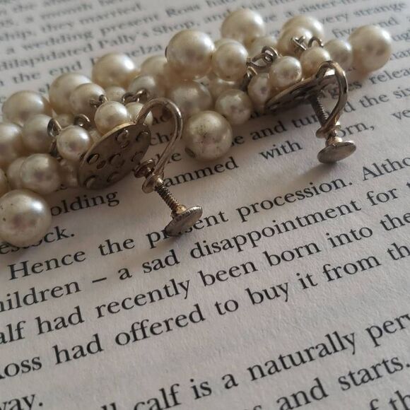 Vintage Pearls Dangle Earrings - Picture 4 of 6